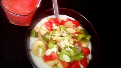 Osvěžující ovocný jogurt plný ovoce