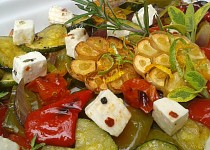 Pečená zelenina s kozím sýrem a bylinkami