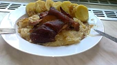 Pečené uzené koleno s černým pivem