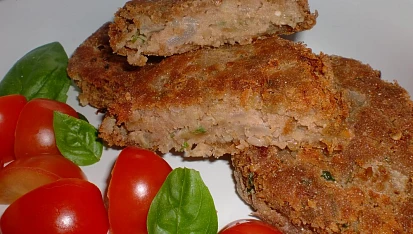 Placičky z pečeného lilku a ořechů