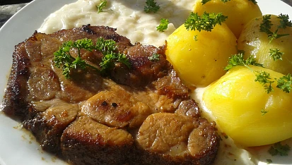 Přírodní krkovička s kedlubnovou omáčkou