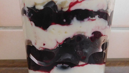 Puding s tvarohem a třešněmi