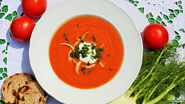 Rajčatová polévka s fenyklem
