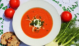 Rajčatová polévka s fenyklem