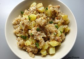 Sabudana khichdi (indické postní jídlo z tapiokových perliček)