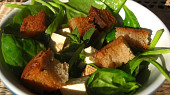 Salát z baby špenátu a tofu