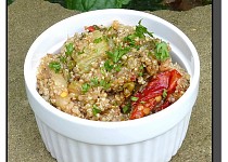 Salát z quinoy a pečené zeleniny