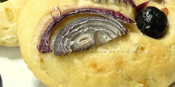 Semolinové placky s cibulí