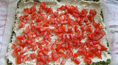 Špenátová roláda s gorgonzolou a rajčaty