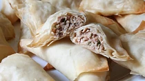 Taštičky z filo těsta plněné tuňákem a sýrem Cottage