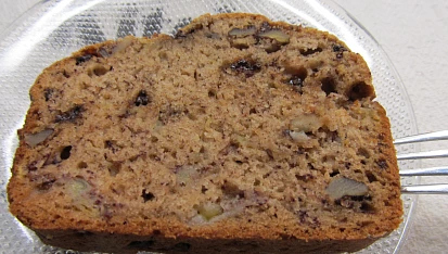 Bananovy chlebicek s vlasskymi orechy a cokoladou