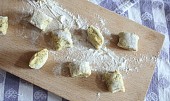 Batátové noky s mákem a čerstvým sýrem