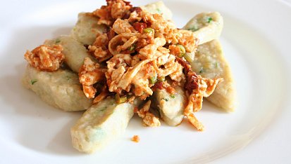 Bramborové nočky s rukolou, tofu a rajčatovým pestem