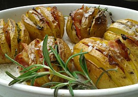 Bylinkové brambory pečené na hrubé soli