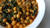 Chana saag (indická cizrna se špenátem)