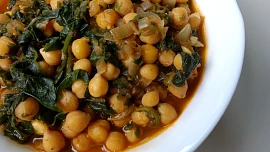 Chana saag (indická cizrna se špenátem)