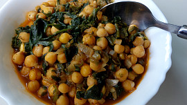 Chana saag (indická cizrna se špenátem)