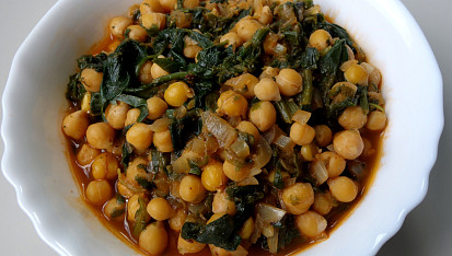 Chana saag (indická cizrna se špenátem)