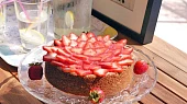 Cheesecake se sušenkovou krustou a čerstvým ovocem