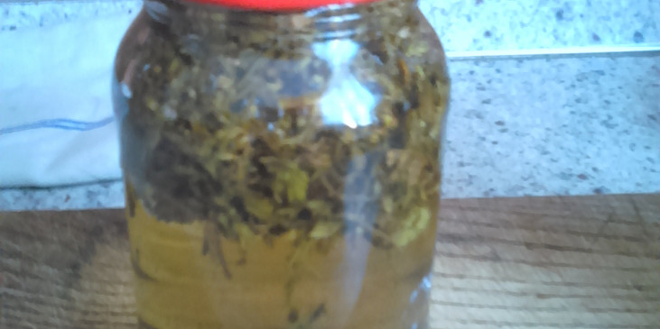 Chilli olej (Olej s konopím)