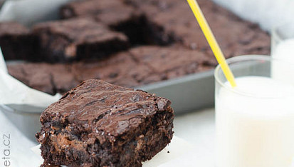 Čokoládové brownies s kousky čokolády