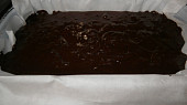 Čokoládové brownies s kousky čokolády, před pečením