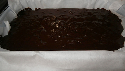 Čokoládové brownies s kousky čokolády, před pečením