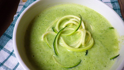 Cuketová polévka s parmezánem