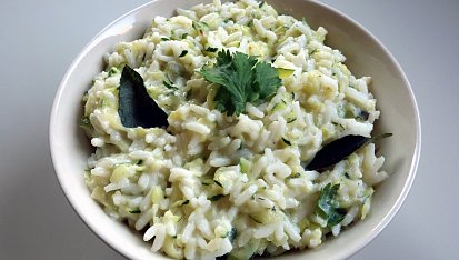Curd rice (indická jogurtová rýže s okurkou)