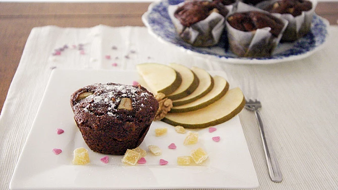 Datlové muffiny s hruškou a vlašskými ořechy