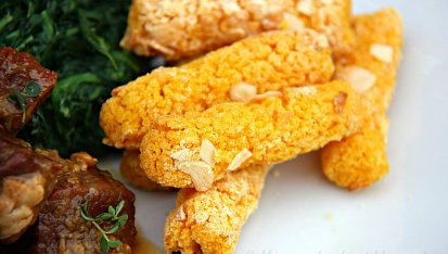 Hovězí na česneku s polentovými kroketkami