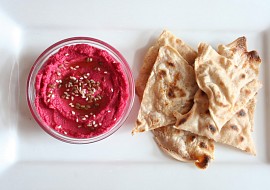 Hummus s červenou řepou a semínky