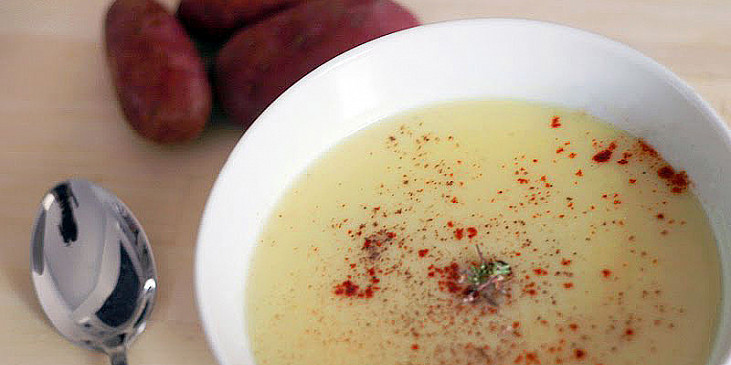 Jednoduchá bramborovo-pórková polévka