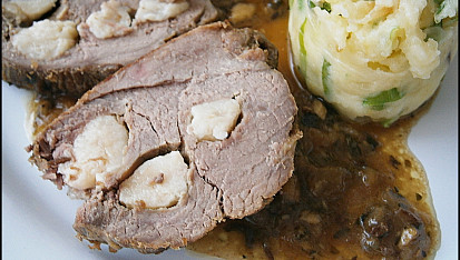 Jehněčí na česneku a dobromysli, Detail masa na řezu