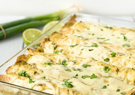 Kuřecí enchiladas se salsou verde a avokádem