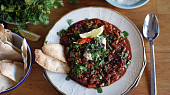 Luxusní chilli s ořechy a čokoládou