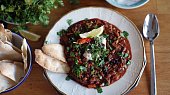 Luxusní chilli s ořechy a čokoládou