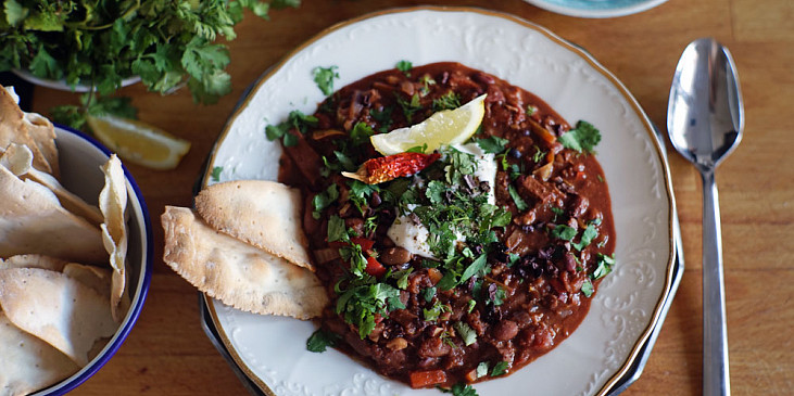 Luxusní chilli s ořechy a čokoládou