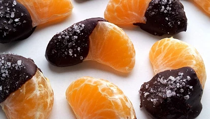 Mandarinky v hořké čokoládě s mořskou solí