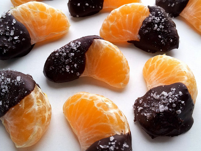 Mandarinky v hořké čokoládě s mořskou solí