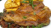 Marinovaná krkovička s bylinkami a sušenými rajčaty