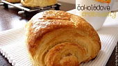 Máslový croissant s čokoládou