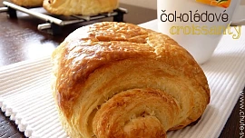 Máslový croissant s čokoládou