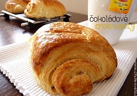 Máslový croissant s čokoládou