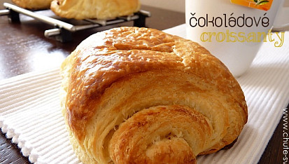 Máslový croissant s čokoládou