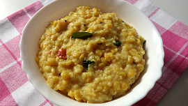 Matar dal khichdi (půlený žlutý hrách s rýží po indicku)