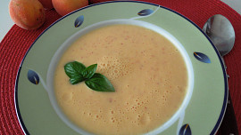 Meruňková ( broskvová ) studená polévka