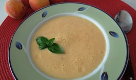 Meruňková ( broskvová ) studená polévka