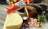 Mini quiche - toastové košíčky, suroviny: toastový chléb, vajíčko, slanina, sýr, bylinky
