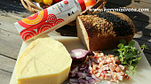 Mini quiche - toastové košíčky, suroviny: toastový chléb, vajíčko, slanina, sýr, bylinky